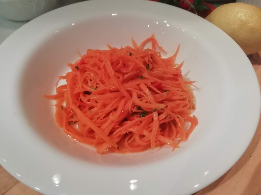 Рецепт: Острая морковка по-быстрому - По-корейски