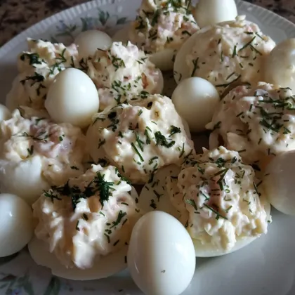 Яйца фаршированные креветками