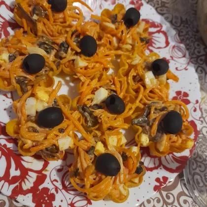 Тарталетки с грибным салатом