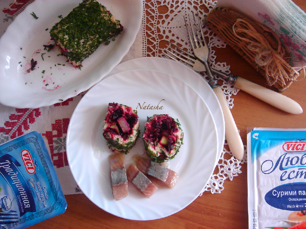 Рулет с сельдью и свёклой