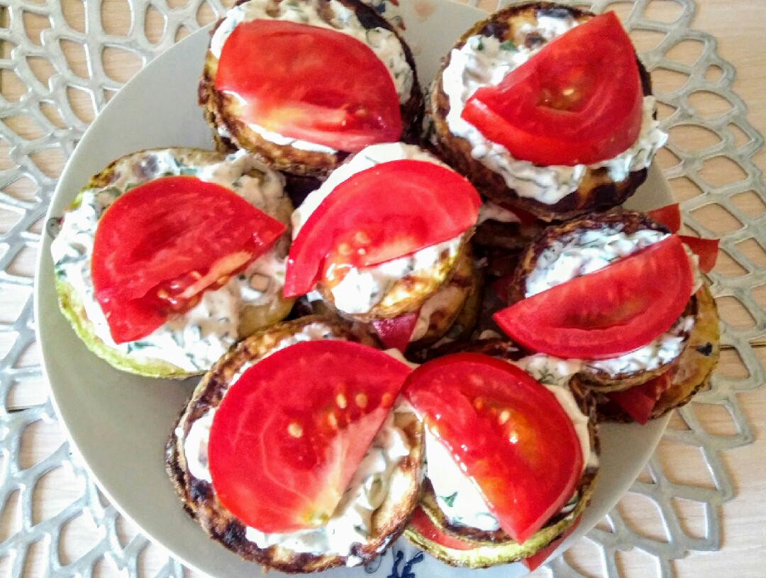 Закусочные кабачки с творожным сыром