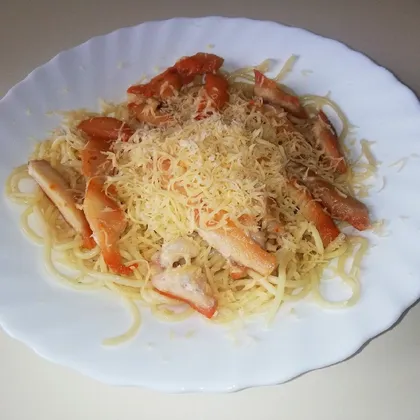 Спагетти с золотистой грудкой и сыром