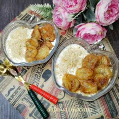 Творог с орехами и жареными бананами 