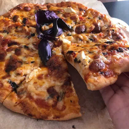 Пицца «Маргарита» с соусом собственного приготовления🍕