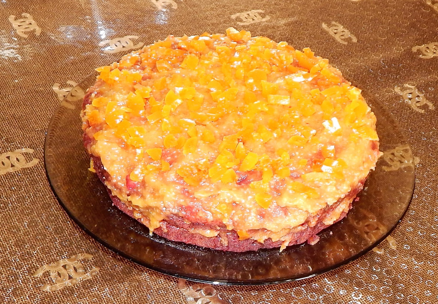Свекольный торт с ананасами и сырной глазурью