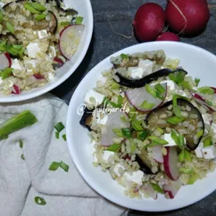 Салат с булгуром, баклажанами и редиской
