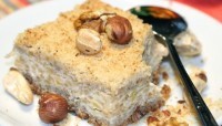 Быстрый творожно-яблочный пирог с орешками