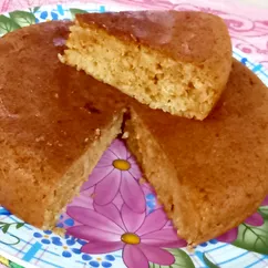 Пирог с абрикосовым вареньем и мёдом в мультиварке