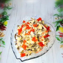 Салат из морской капусты и крабовых палочек