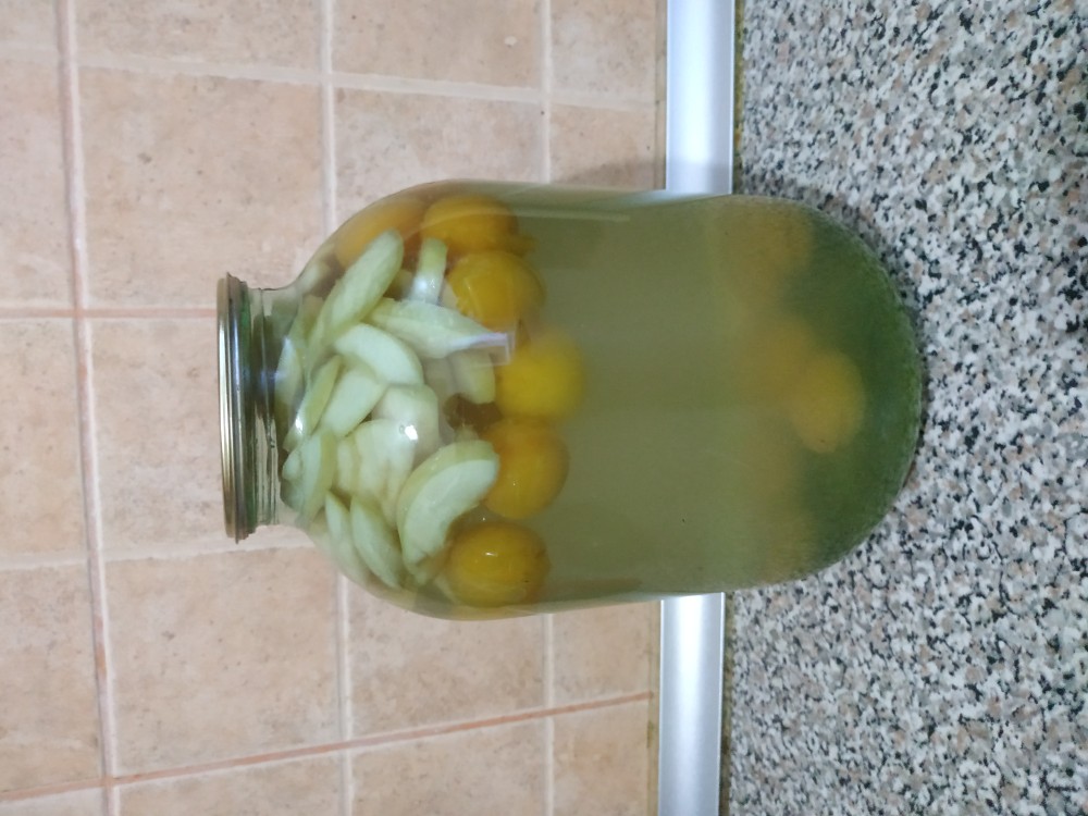 Компот из алычи с яблоком