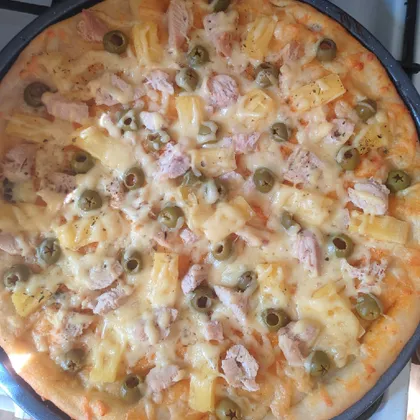 Пицца куриная с ананасом и оливками