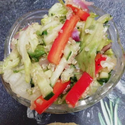 Салат из овощей с киноа