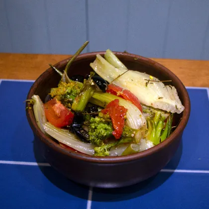 Теплый салат из фенхеля, брокколи и томатов