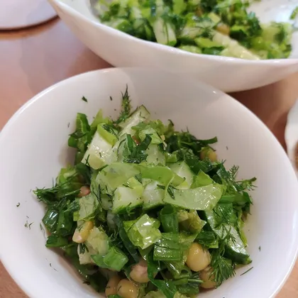 "Зелёный" салат с горошком (веган)