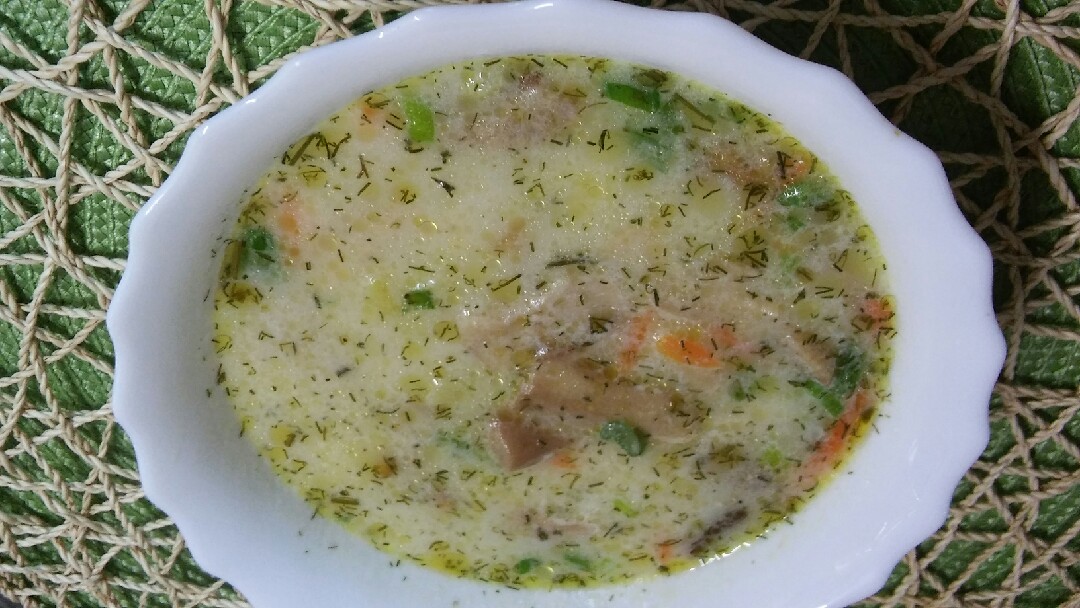 Грибной суп с сыром и куриным филе
