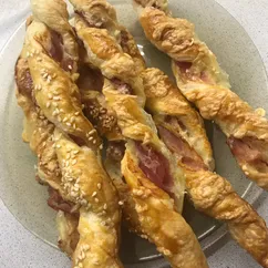 Слоеные палочки с беконом 🥓