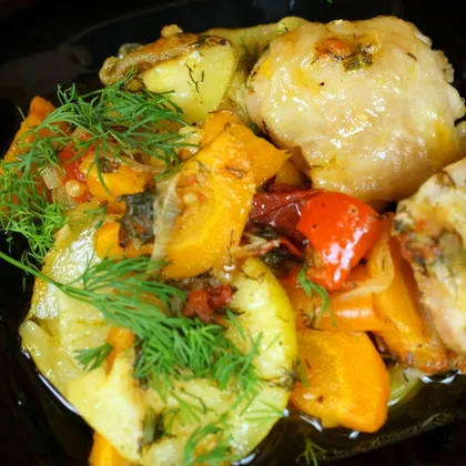 Мясо Куриное с сезонным овощным рагу из кабачков