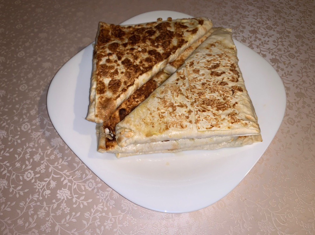 Треугольники из лаваша с крабовым мясом и сыром