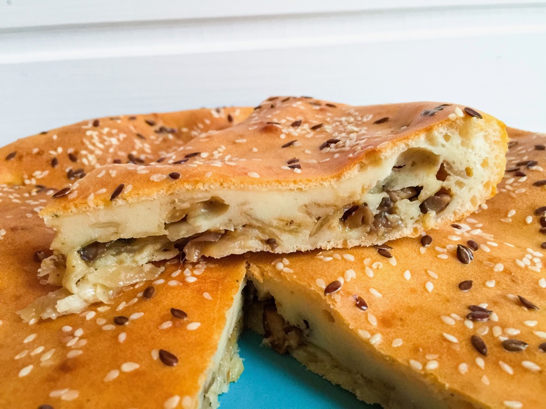 Пирог с капустой и грибами (из дрожжевого теста) — рецепт с фото пошагово + отзывы