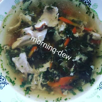 Крапивный суп с щавелем и яйцом