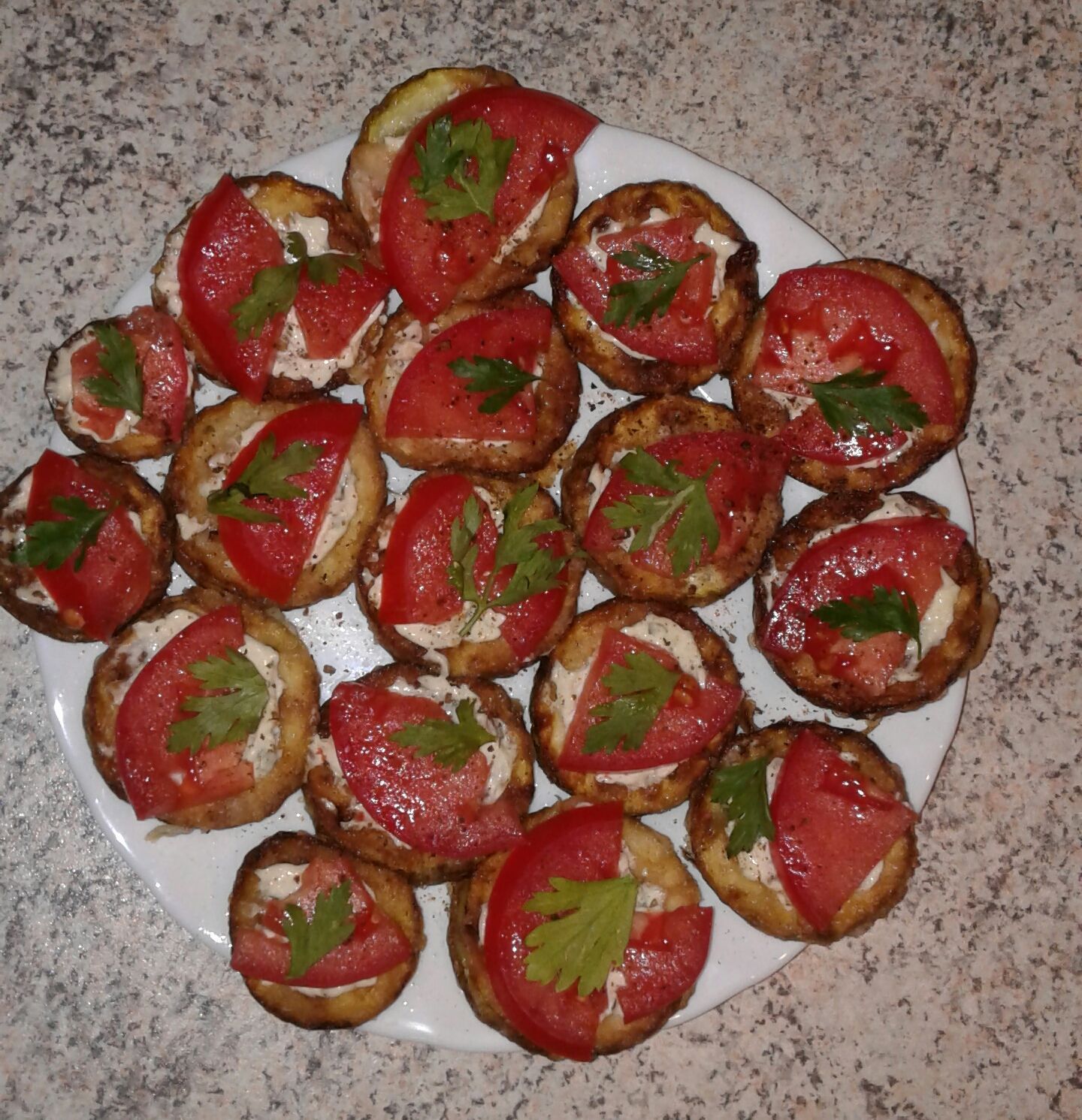 Закуска из кабачков с помидором