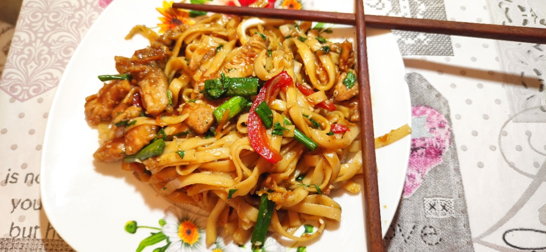 Удон с индейкой и овощами в соусе терияки