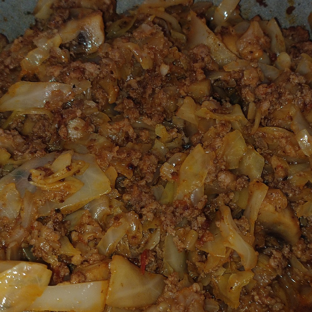 Тушеная капуста с мясным фаршем на сковороде — рецепт с фото от уральские-газоны.рф
