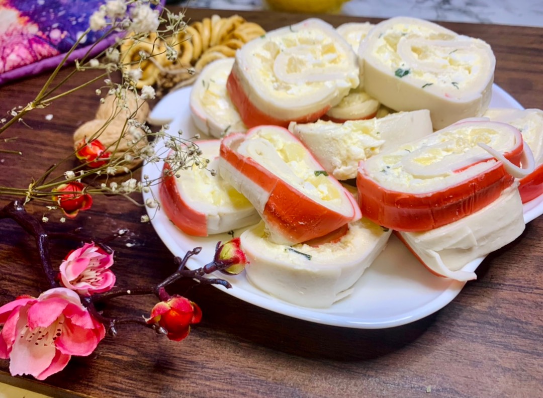 Рулет из крабовых палочек