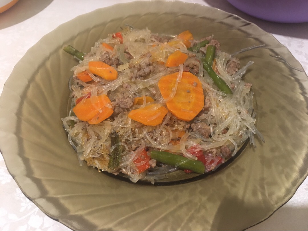 Фунчоза с фаршем и овощами