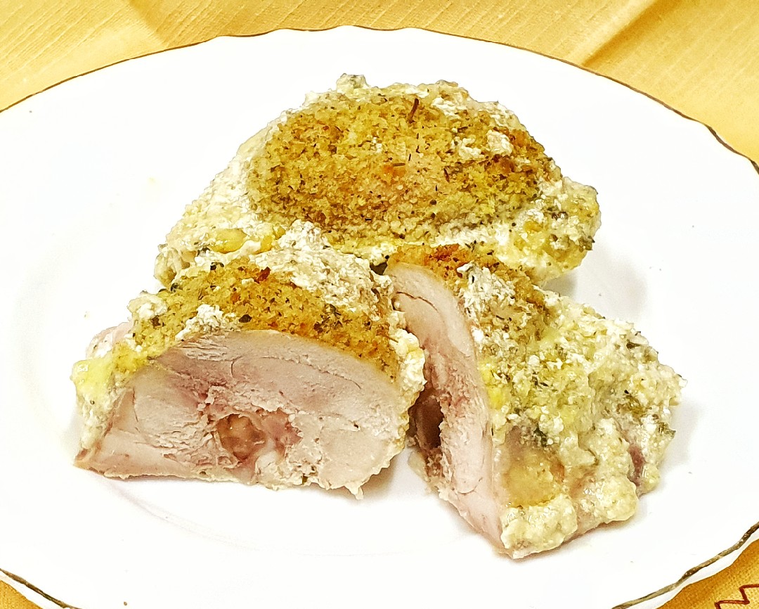 Рулет из курицы с сыром в сливочной заливке N2