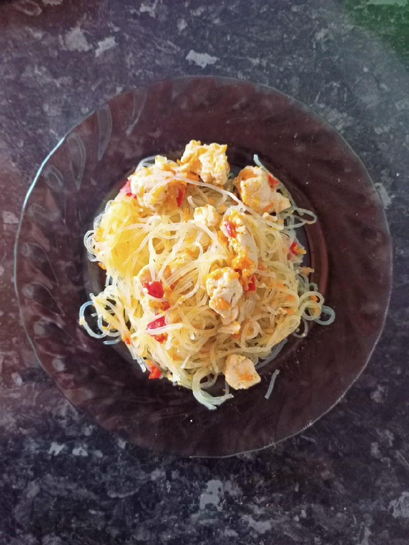 Куриное филе с фунчозой