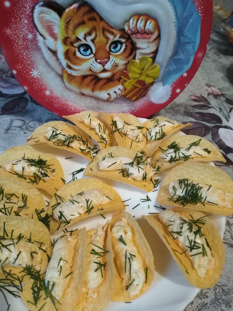 Сырный паштет на чипсах