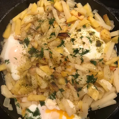 Жареная картошка с яйцами