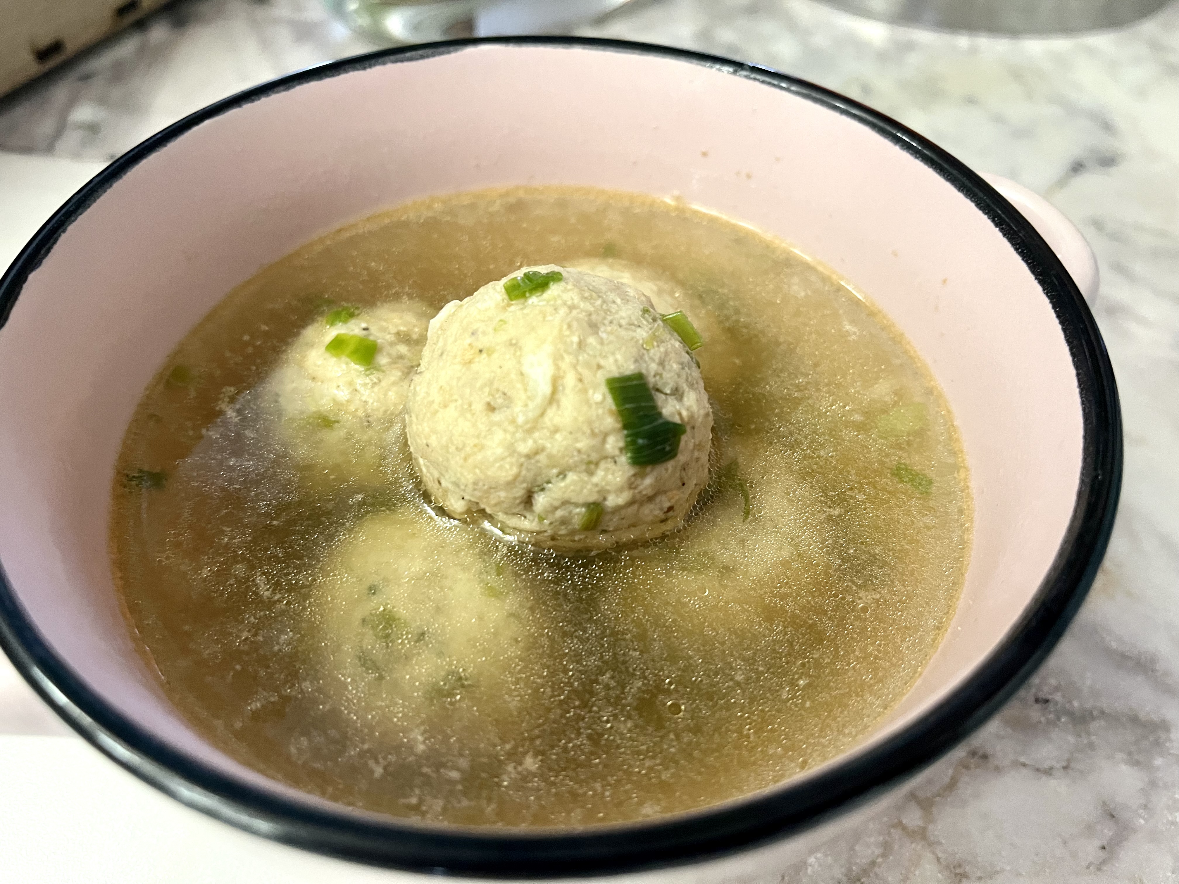 Рыбные фрикадельки с бульоном 