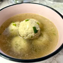 Рыбные фрикадельки с бульоном 