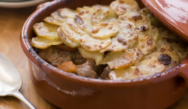 Жаркое в духовке рецепт из телятины с картошкой, мясо целым куском, сочное и мягкое
