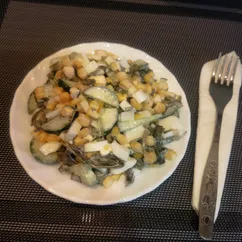 Салат с морской капустой (ламинарией)