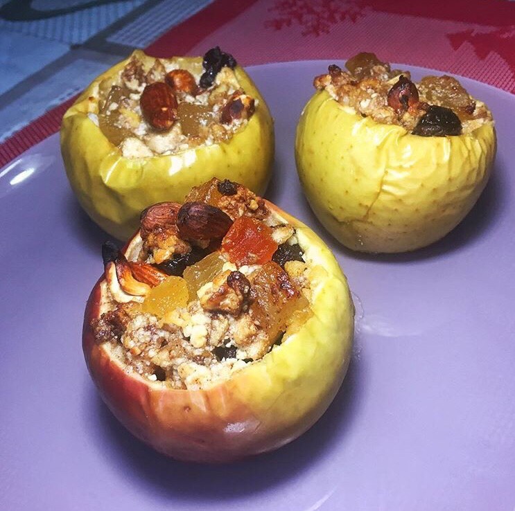 Яблоки, запеченные с творогом, пошаговый рецепт на ккал, фото, ингредиенты - @portnova_yulia