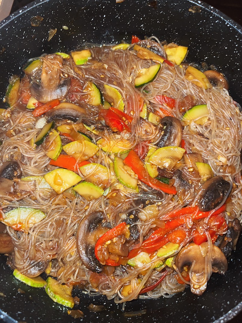 Фунчоза с овощами (шампиньоны, цукини, помидоры, лук, перец) 🍝