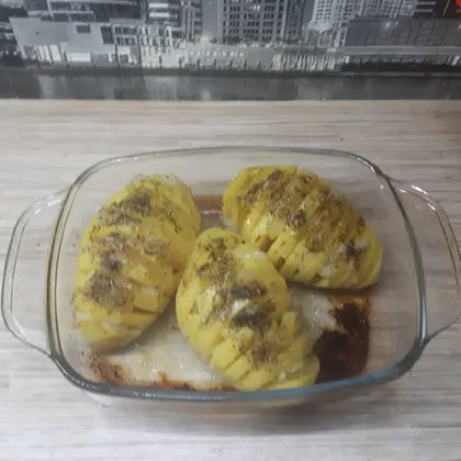 Картошка - гармошка с соленым салом и чесночком