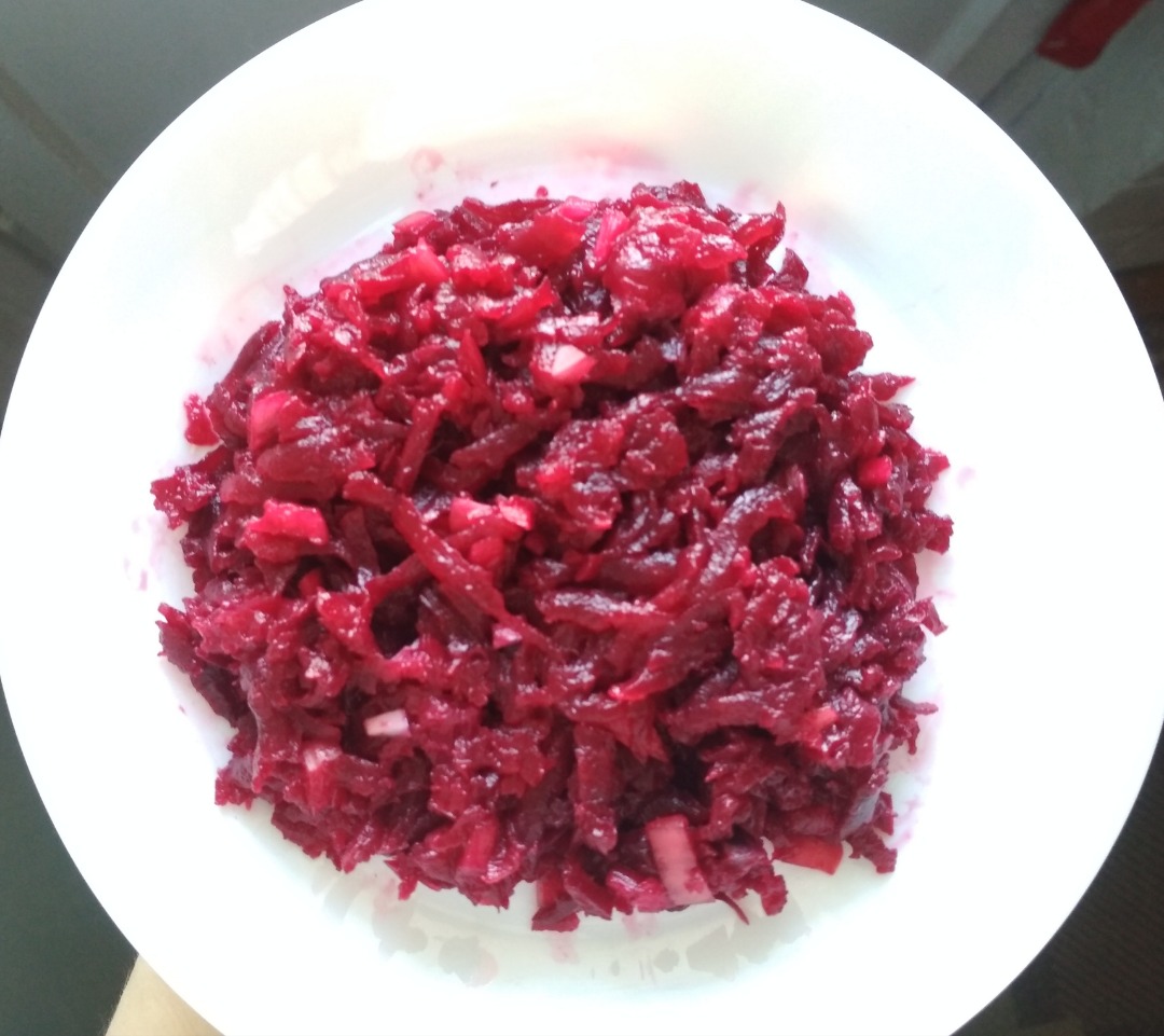 Свекольный салат с сельдью