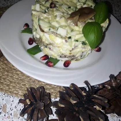 Салат с жареными грибами