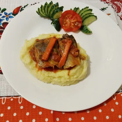 Сельдь тушёная в томате