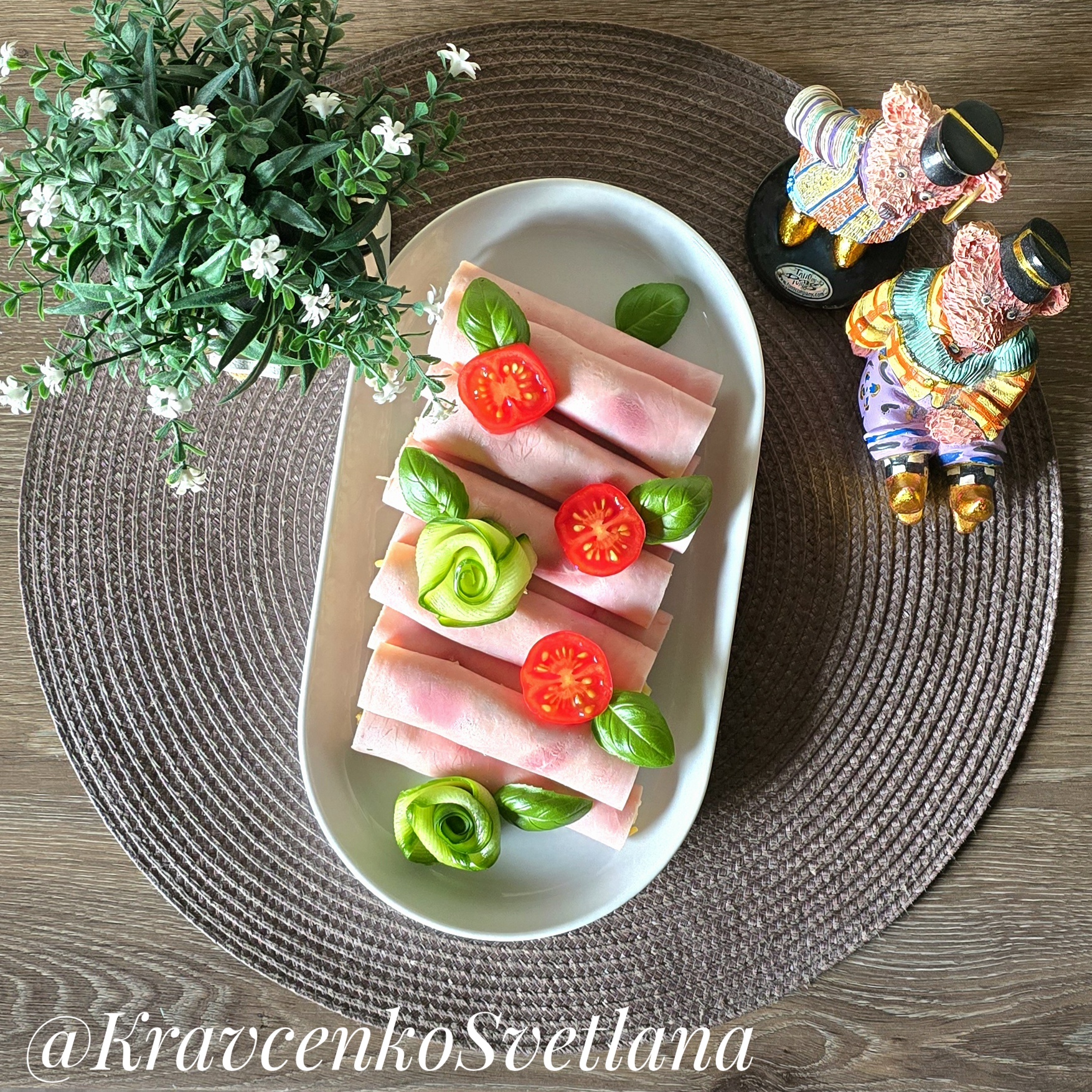 Рулетики из ветчины с сыром