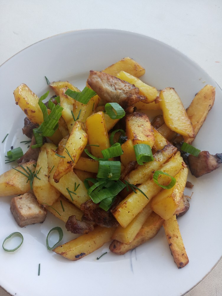 Жареная картошка 🥔 со свининой