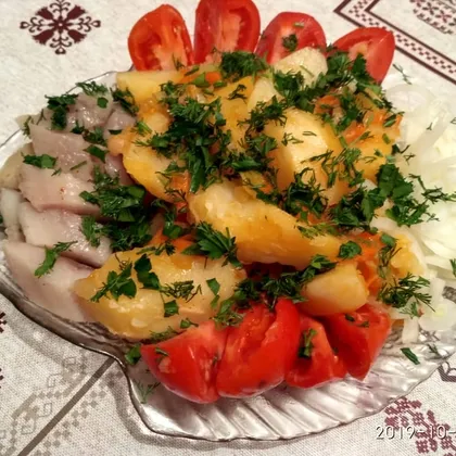 Картошка с овощами с селёдкой