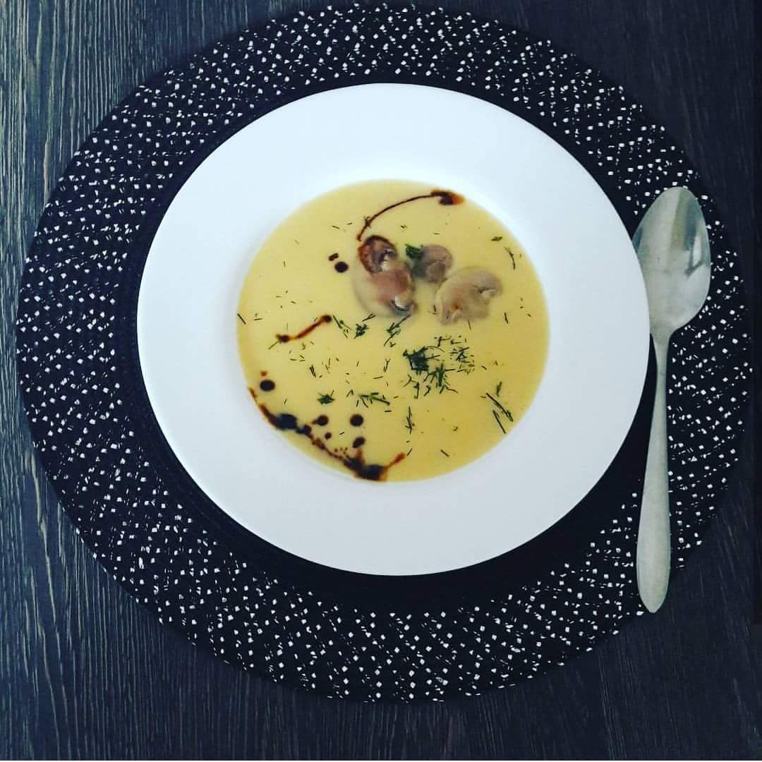 Гороховый суп с грибами и сыром - Лайфхакер