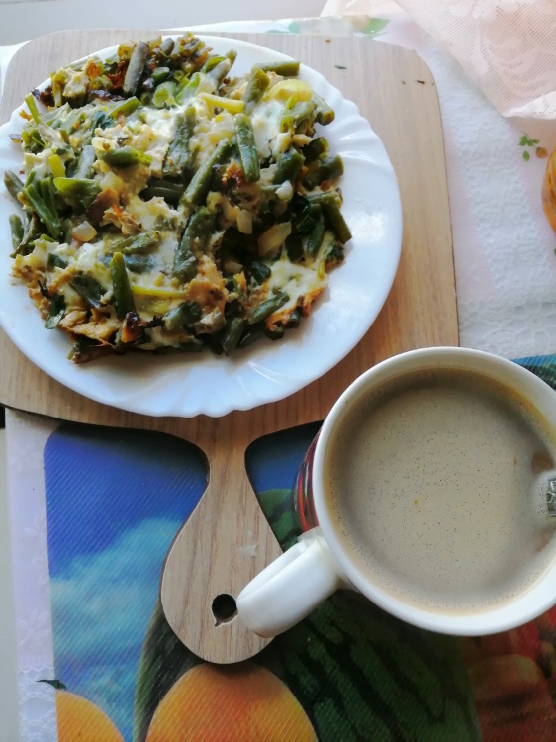 Омлет со стручковой фасолью и зеленью