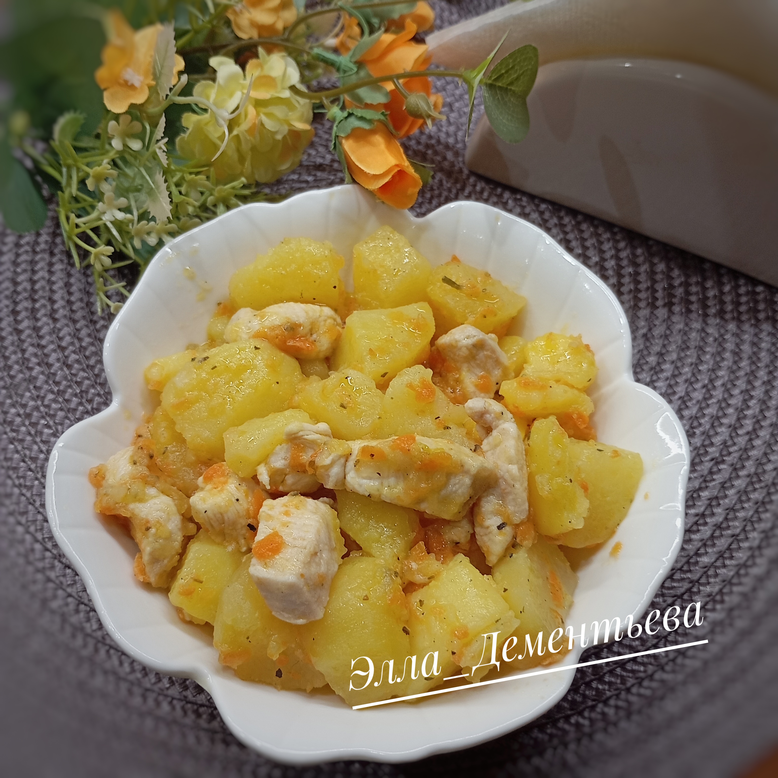 Картофель с куриным мясом в мультиварке