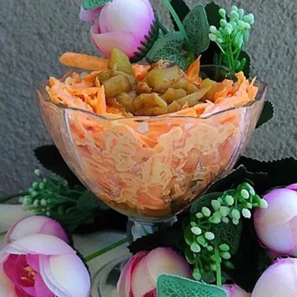 Салат с пикантной морковью и баклажанами